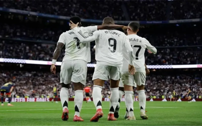 مواجهة قوية.. ألكمار يرفض رغبة ريال مدريد في ضم نجمه أمام تأهب برشلونة